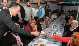 baskan-abdullah-ozyigit-degirmencaylilarla-iftar-sofrasinda-bulustu-3Y6f44On.jpg