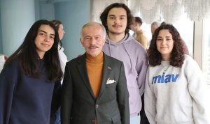 baskan-aydinerden-stajyerlere-tatli-surpriz-Qb9x4LOZ.jpg