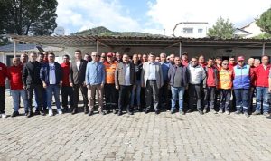 baskan-v-erkan-ozkan-calisma-arkadaslari-ile-bayramlasti-bV2kd9p3.jpg