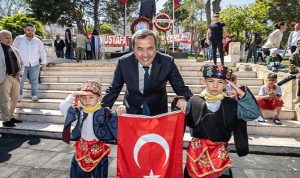batur-14-mayis-aksami-baharlar-gelecek-cocuklar-bambaska-gulecek-QeIIEdrT.jpg