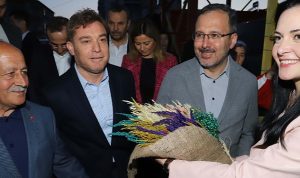 bayindir-belediyesi-kadir-gecesinde-iftar-yemegi-duzenledi-k9B1Rkbc.jpg