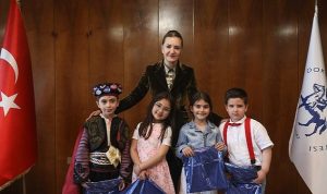 deunun-basarili-miniklerinden-rektor-hotara-ziyaret-uOmeFsPY.jpg