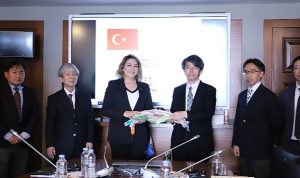 hirosima-magduru-japon-kiz-sadakonun-bin-turna-kuslu-origami-dilegi-turk-depremzedelere-BHjpOD4d.jpg