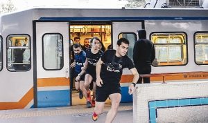 istanbul-metrosunda-nefes-kesen-yaris-n9jdYpxQ.jpg