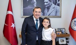 konakin-cocuk-baskani-once-cocuklar-dedi-AwPfXYFa.jpg