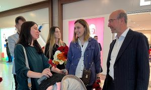 selcuklu-belediye-baskani-ahmet-pekyatirmaci-ve-ak-parti-konya-milletvekili-adayi-humeyra-sackesen-vatandaslarla-HaVJ5zsi.jpg