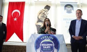 selvi-kilicdaroglu-ve-beylikduzu-belediye-baskani-mehmet-murat-calik-beslenme-saati-projesi-icin-vanda-iWpfwWV5.jpg