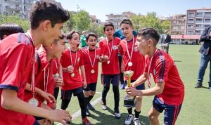 yarinin-futbolculari-turnuva-coskusu-yasadi-D4cggFc4.jpg