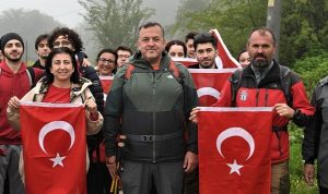 19-mayisi-uludagda-yuruyus-yaparak-kutladilar-azatTuG1.jpg