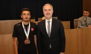 balkan-3uncusu-milli-sporcu-mecliste-odullendirildi-Y4TTOSc7.jpg