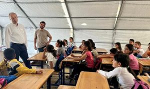 baskan-hancerliden-depremzede-cocuklara-bisiklet-surprizi-NQay7XxJ.jpg
