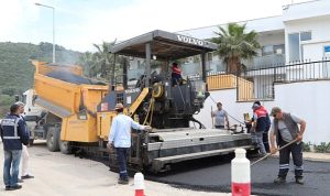 bodrum-belediyesi-tarafindan-ilce-genelinde-gerceklestirilen-asfaltlama-calismalarina-torba-mahallesinde-devam-ediliyor-DRjHnpn1.jpg