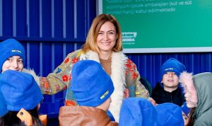 ceyda-duvenci-metro-turkiyenin-depozito-alaninda-cocuklara-geri-donusumun-onemini-anlatti-CNLaHFKs.jpg