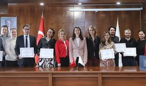 deunun-mezun-karti-yogun-talep-goruyor-aBAPC3xz.jpg