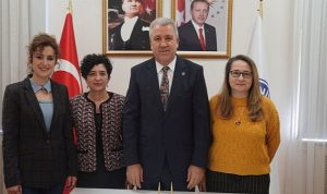 egeli-akademisyen-doc-dr-sarikahya-ve-ekibi-meme-kanserine-karsi-endemik-bitki-turu-ile-QD33GRdJ.jpg