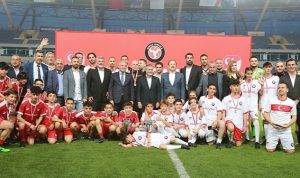 futbolseverler-mersinde-depremzedeler-icin-omuz-omuza-verdi-5twKLLB4.jpg