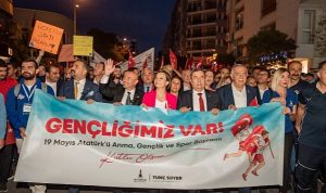 izmirde-19-mayis-coskusu-meydanlara-sigmadi-2Y7LQeQf.jpg