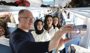 sivaslilar-hizli-treni-cok-sevdi-ZUI34Vdw.jpg
