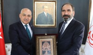tff-baskani-mehmet-buyukeksi-akademi-ziyaretlerine-demir-grup-sivasspor-ile-devam-etti-ExdNk7eY.jpg
