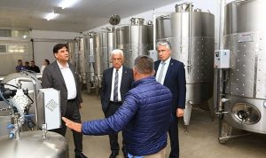 uzum-suyu-sirke-pekmez-ve-sarap-uretim-tesisinde-calismalar-devam-ediyor-ZJTrNvCF.jpg