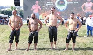 15-sekapark-altinkemer-yagli-gureslerinde-baspehlivan-orhan-okulu-OAzviaea.jpg