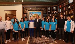 baskan-savran-basarili-sporculari-odullendirdi-SRxh2jk4.jpg