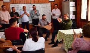 baskan-soner-cetin-kursiyerlerle-turku-soyledi-HIFv64uV.jpg