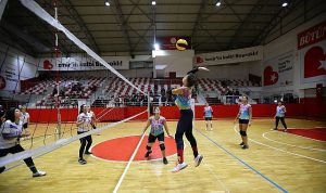 bayraklida-yaz-spor-okullari-basliyor-zvvgbwBe.jpg