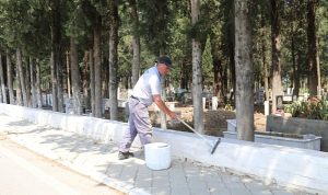 burhaniye-belediyesi-mezarliklar-bayrama-hazirlaniyor-Jr46dqwB.jpg