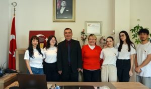egeli-genc-iletisimciler-patini-uzat-diyerek-can-dostlari-sevindirmeyi-surduruyor-7BAFUxUd.jpg