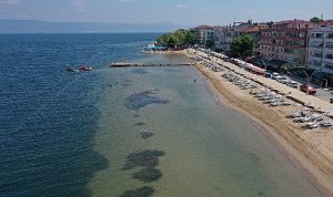 eregli-kumyali-plajina-mavi-bayrak-cekildi-BOwWwvqh.jpg