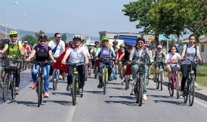 gaziemirliler-saglik-icin-pedal-cevirdi-wyDl2QBK.jpg