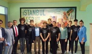 karsiyaka-sehit-prof-dr-ilhan-varank-anadolu-imam-hatip-lisesinde-yasayan-kutuphane-acilisi-gerceklestirildi-CE55SHWI.jpg