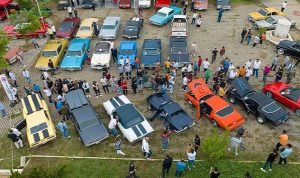 klasik-otomobil-tutkunlari-bucada-bulustu-pR9VamL9.jpg