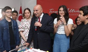 lgs-ogrencileriyle-motivasyon-pastasi-kesildi-YwtP2TcJ.jpg