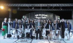 lise-son-sinif-mezuniyet-soleni-kinikta-bir-baska-kutlandi-Q36ORztk.jpg