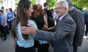 nilufer-ailesi-bayramlasti-FbifDxSZ.jpg