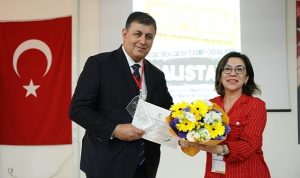 tabip-odalarindan-baskan-tugaya-tesekkur-plaketi-WSwOwHWV.jpg