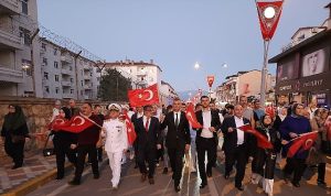 15-temmuz-demokrasi-ve-milli-birlik-gununde-golcuk-dimdik-ayakta-tnLtweT1.jpg