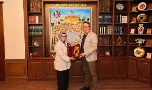 ak-parti-kayseri-milletvekili-bohurlerden-baskan-savrana-ziyaret-euMdYUQX.jpg