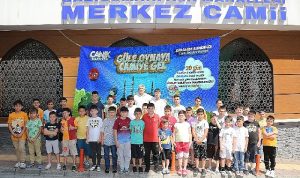 canikte-camiye-gelen-cocuklar-hediyelerin-sahibi-olacak-DlBhqltL.jpg