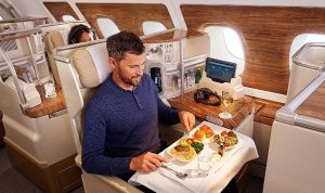 emirates-yemek-on-siparis-hizmetini-tanitiyor-bwTGcnUv.jpg