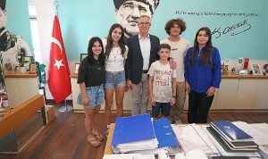 gaziemirli-gencler-fransa-yolcusu-SbKD53On.jpg