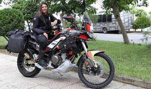 gulsah-merve-yuksel-motosikletiyle-dunya-turuna-basladi-Ahv5AOM5.jpg