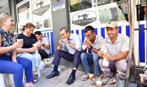 soner-cetin-iscilerle-ekmegini-paylasti-Zk1qc38H.jpg