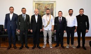 baskan-bocek-ve-baspehlivan-zeybekten-chp-genel-baskani-kilicdarogluna-ziyaret-w5ZGnJwt.jpg