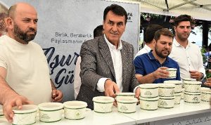baskan-dundar-vatandaslara-asure-ikram-etti-9mNenA28.jpg