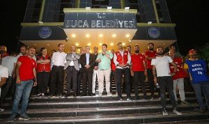 buca-belediyesi-iscilerinin-yuzu-guldu-zc7V3x6z.jpg
