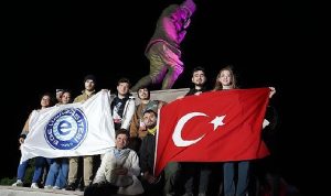 ege-universitesi-kocatepe-zafer-yuruyusu-ne-katildi-UTdDTnT5.jpg