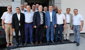 hakan-kostu-ve-bergama-oda-baskanlarindan-yalcin-ataya-ziyaret-q1bW43Jf.jpg